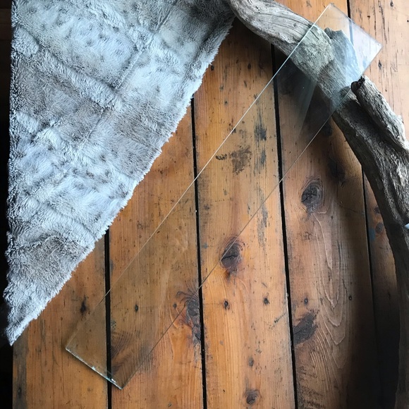 Glass shelving. Open shelving. - Picture 7 of 9